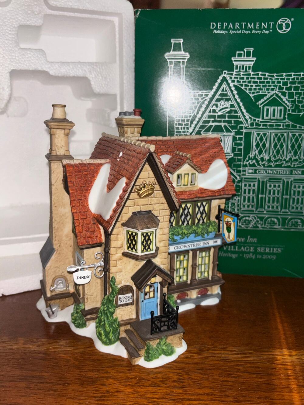 Department 56 Dickens Village “Crowntree Inn” in box